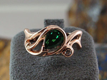 photo number four of Tsaverite-Garnet Ring item 107